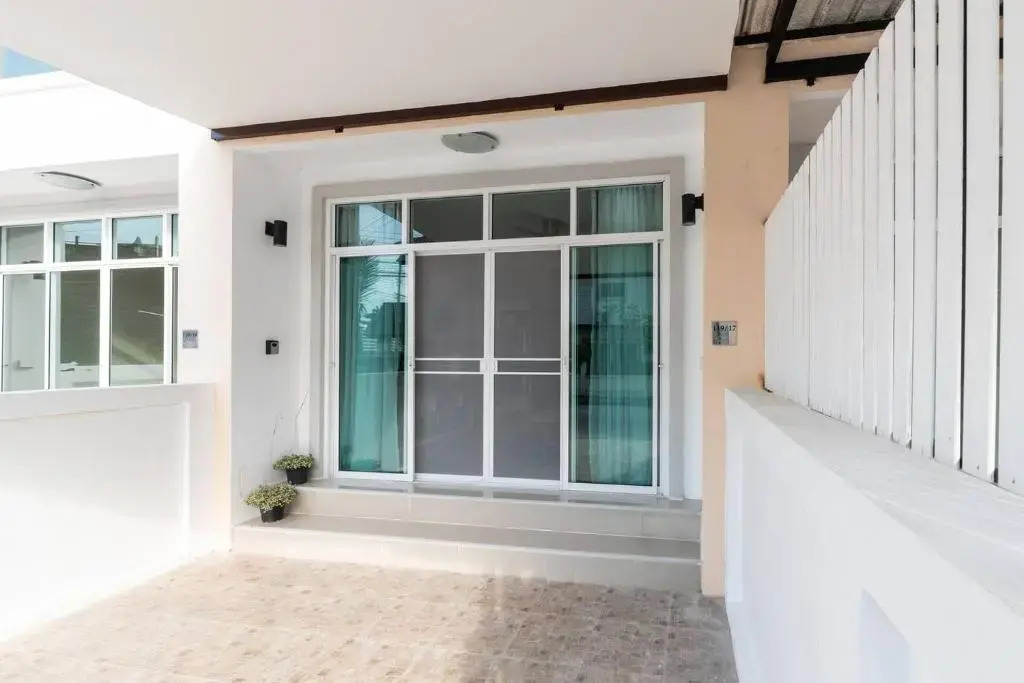 Modern Townhome at the Old City