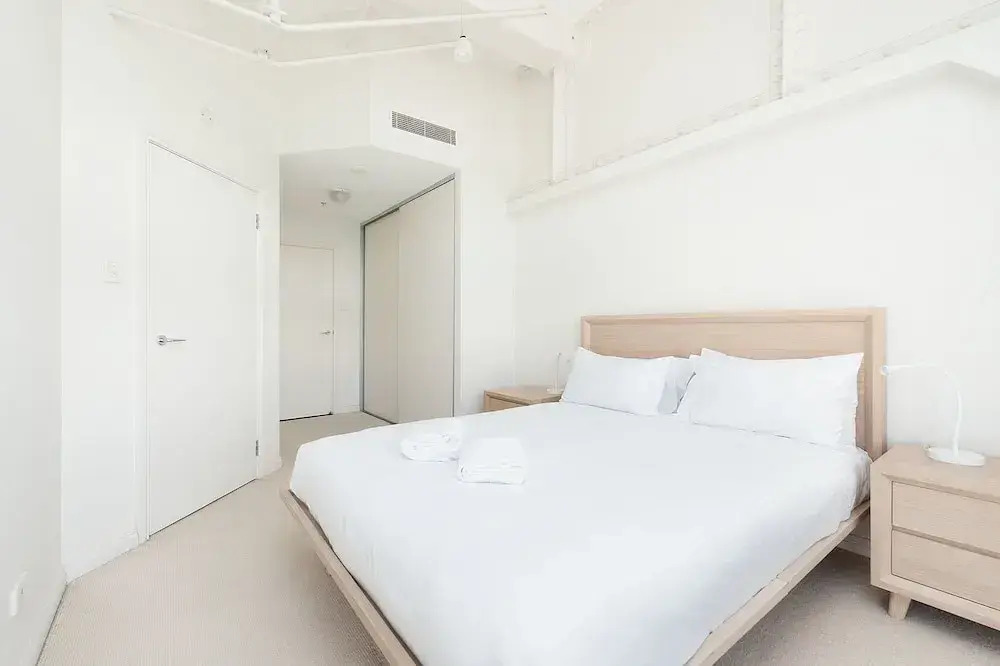 Waterfront Apt. on Sydney Harbour H390