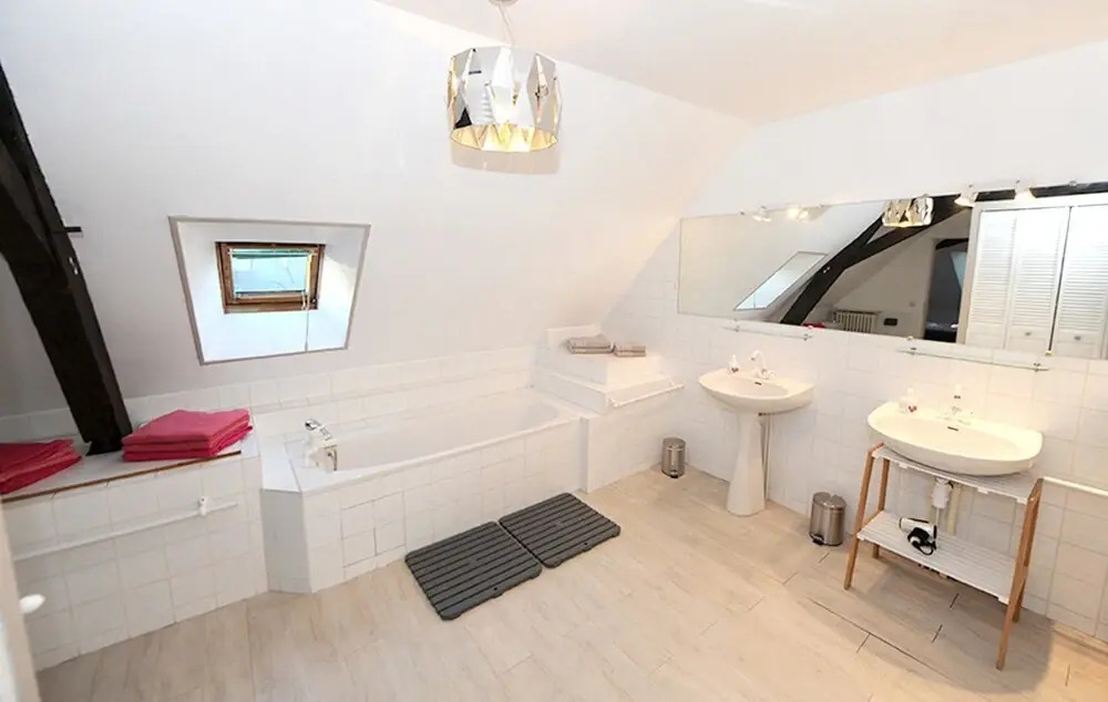 Mansion With 5 Bedrooms in Vernou-sur-brenne, With Pool Access, Enclos
