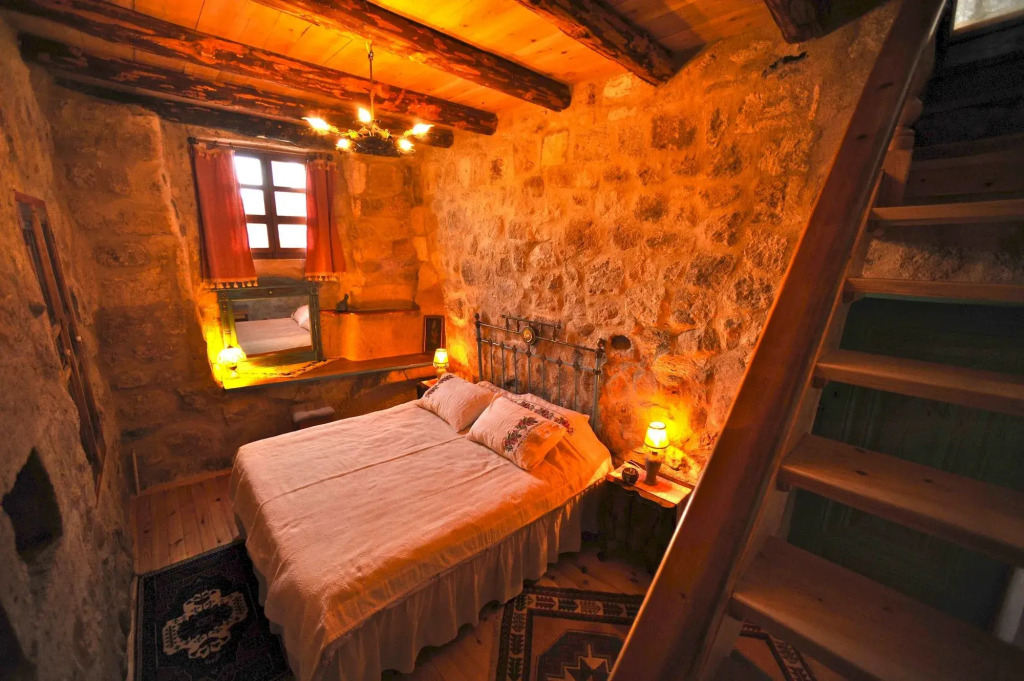Anitya Cave House