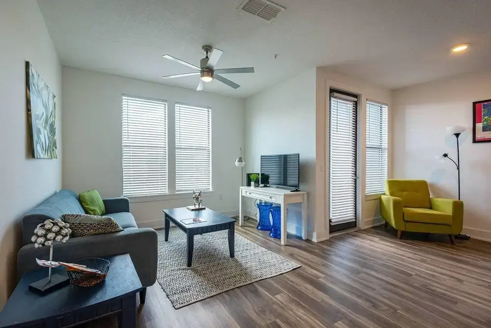 FRONTDESK NoHo Flats at North Hyde Park Apts Tampa