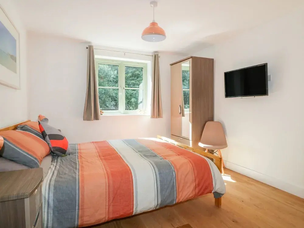 2 Merlin Lodge