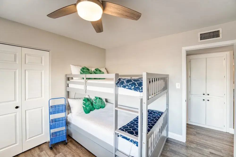 3BR Sleeps 8 Pool Putting Green BQQ Large Island!