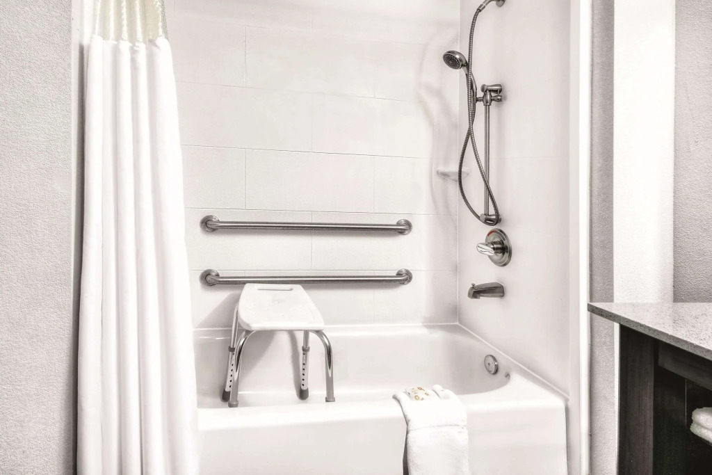 La Quinta by Wyndham Victoria - South