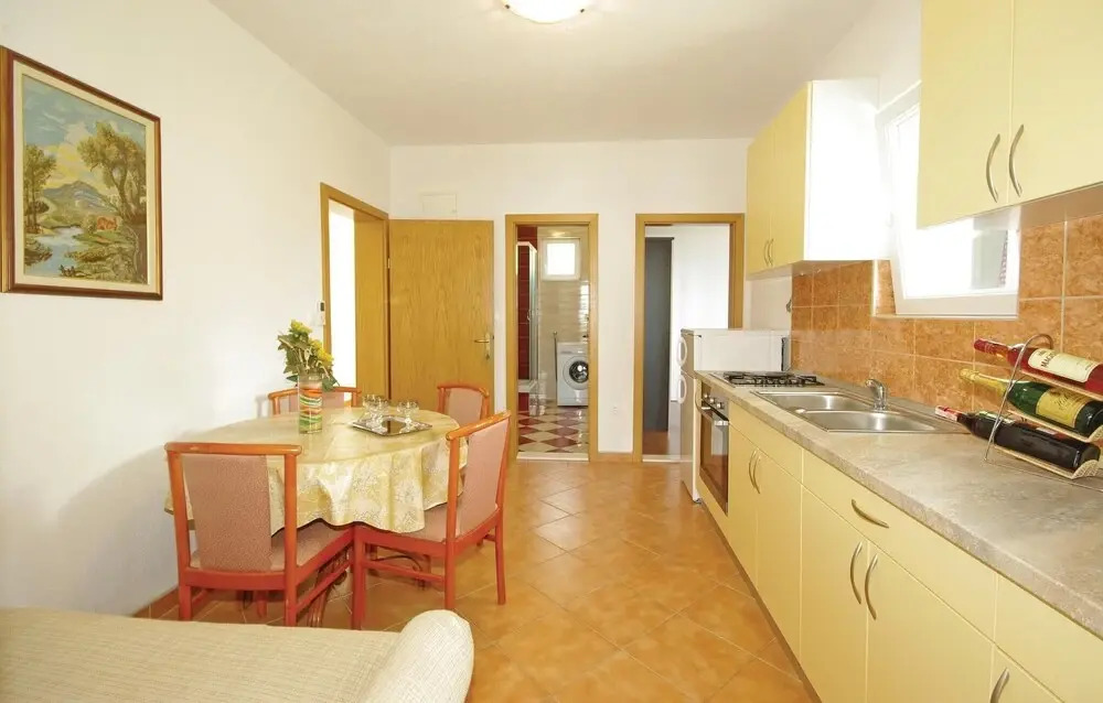 Beautiful Home in Makarska With Wifi and 2 Bedrooms