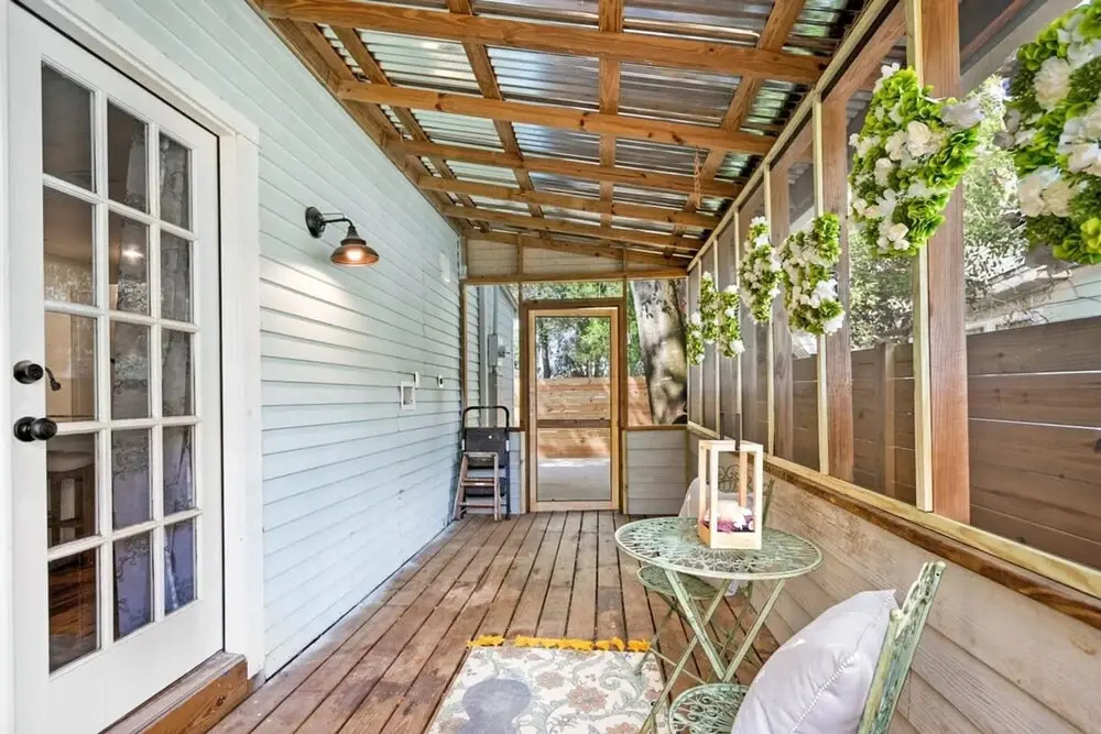 Newly Renovated Whimsical Cottage 2 Beds Hot Tub