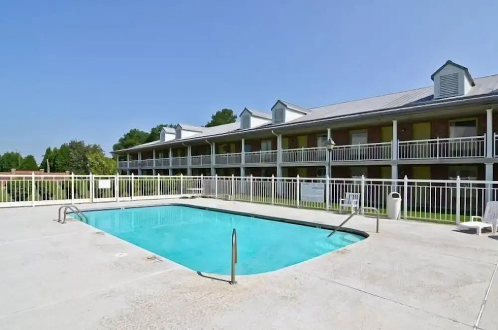 Motel 6 Sandersville, GA