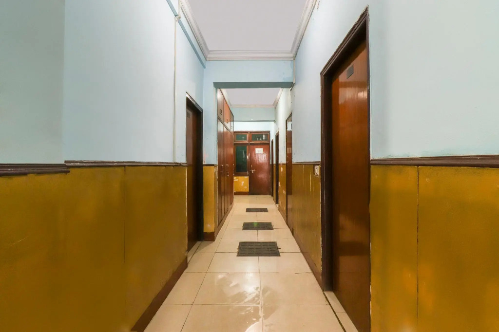OYO 71987 G L Palace