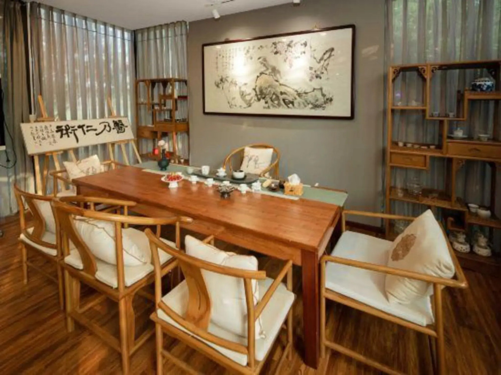 Yangzhou Slender West Lake National Medical College Heyi Hotel