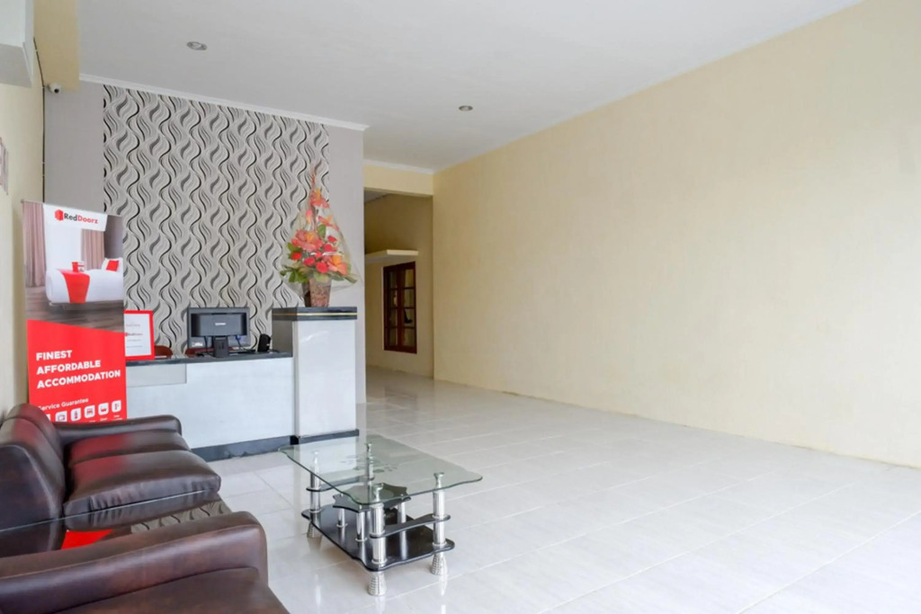 RedDoorz Syariah near Solo Square Mall