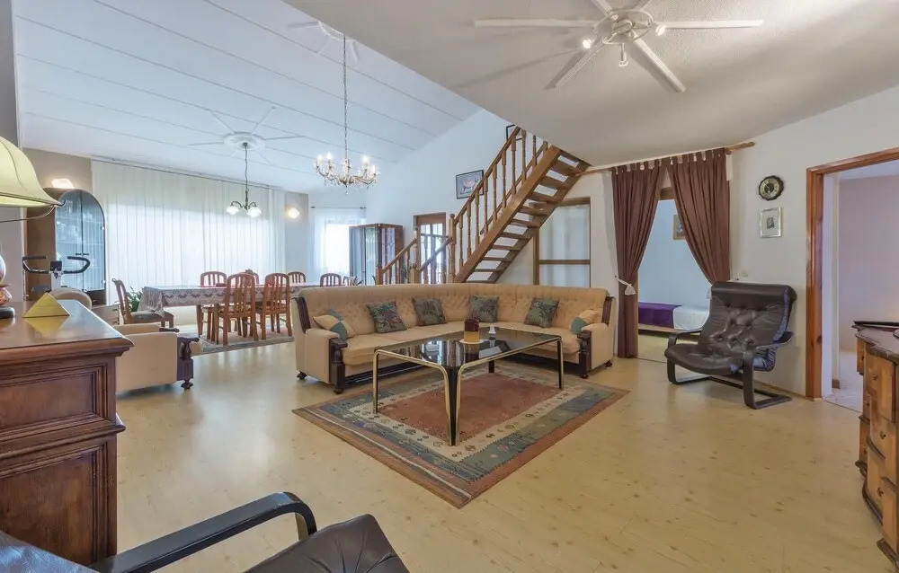 Nice Home in Pula With Wifi and 8 Bedrooms