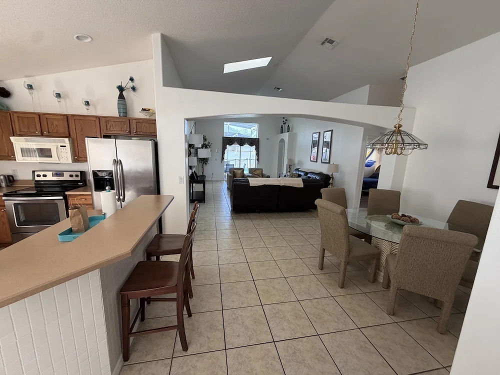 Daisy's Den - Five Bedroom Home