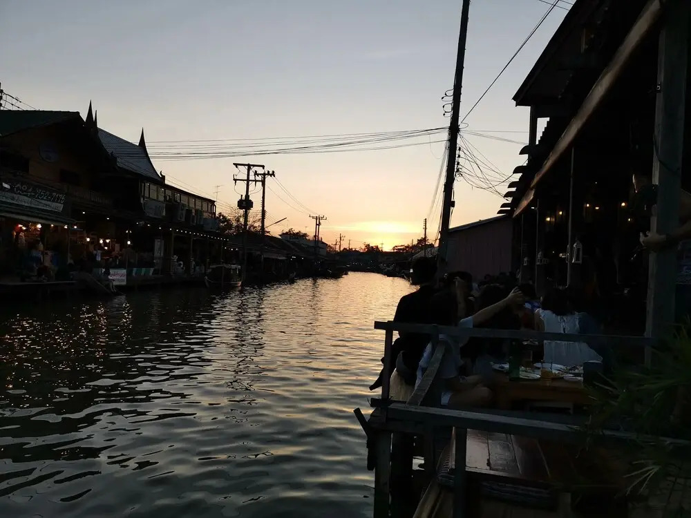 Ruang Sabai Amphawa