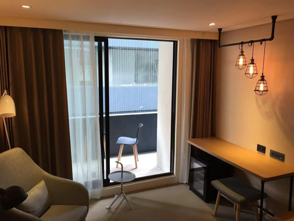 CHECK inn SELECT Chiayi RenAi