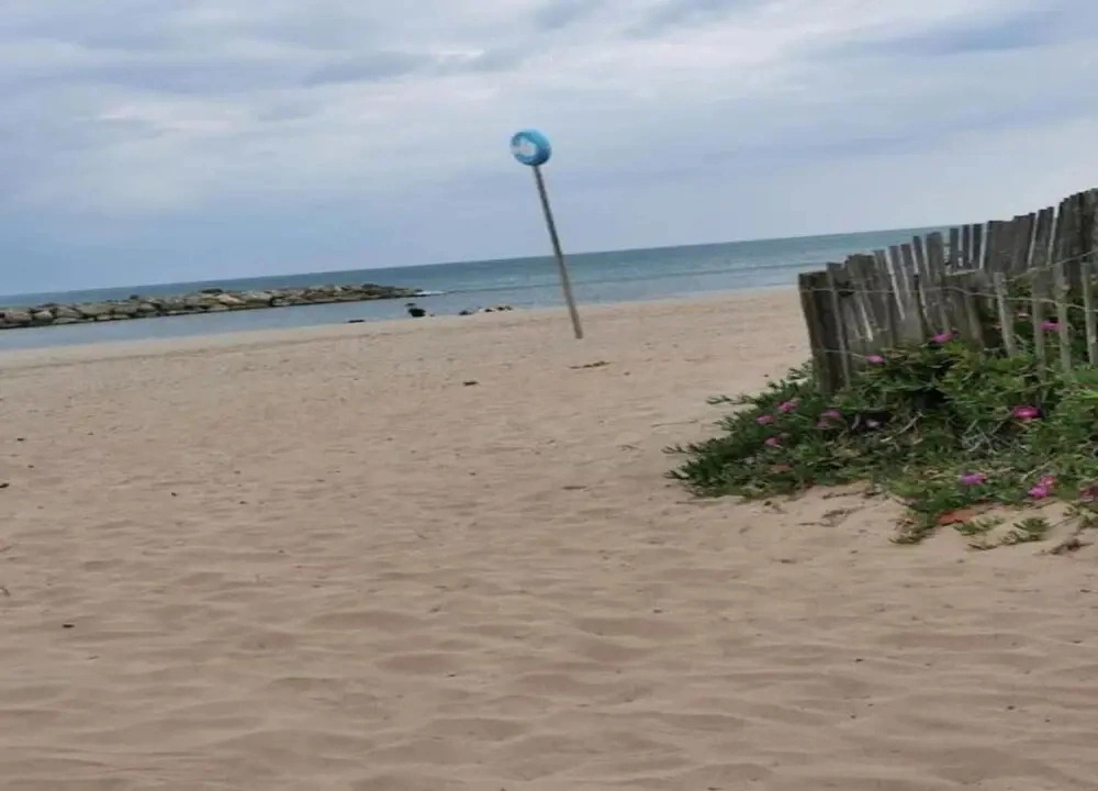 Spacious Stay by Serignan Sea