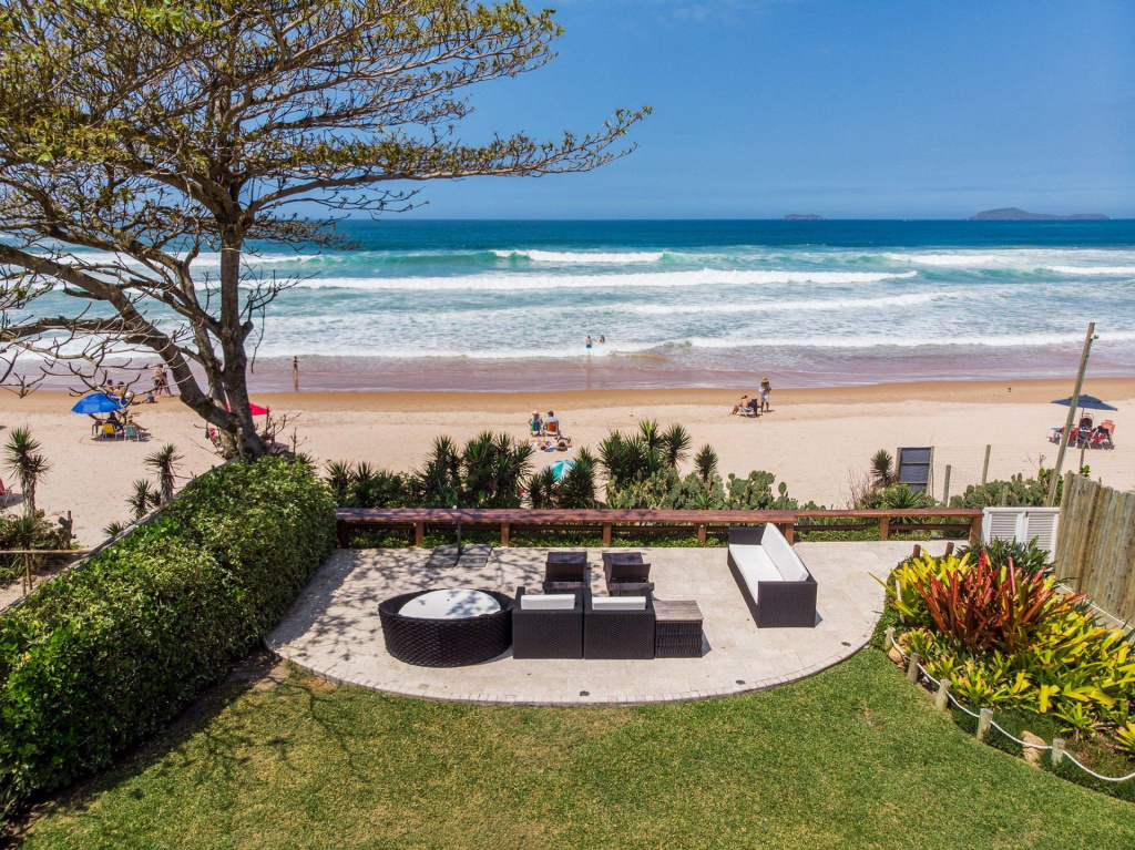 Mansão Pé na Areia da Praia de Geribá com Seis Suítes Por Luxury Rentals