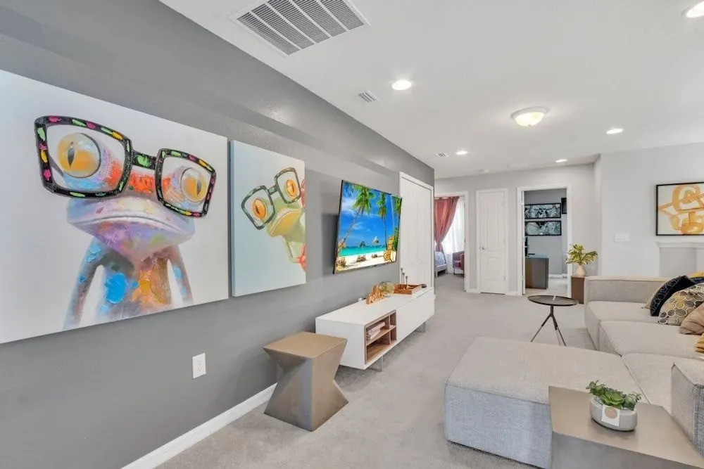 5 Bedroom Home 8 Minutes To Disney! townhouse