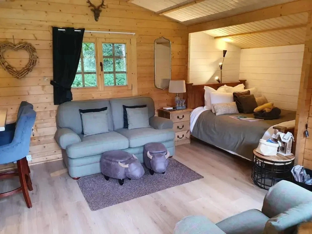 Punch Tree Cabins, Wood Burner & Hot Tub