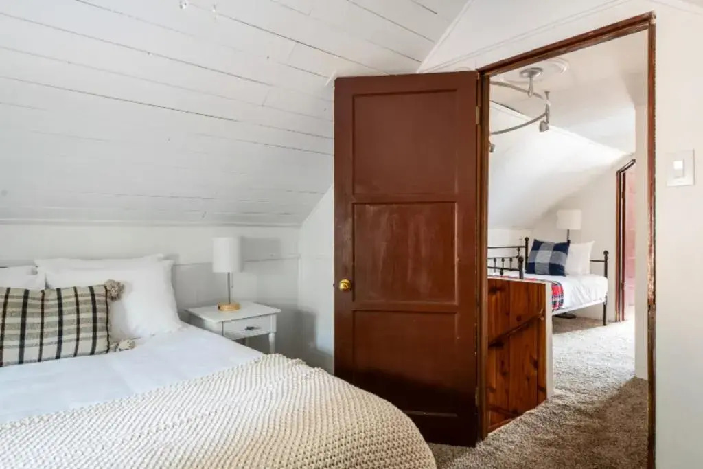 Cougar Lodge by AvantStay Private Character Cabin in Big Bear w Large Patio