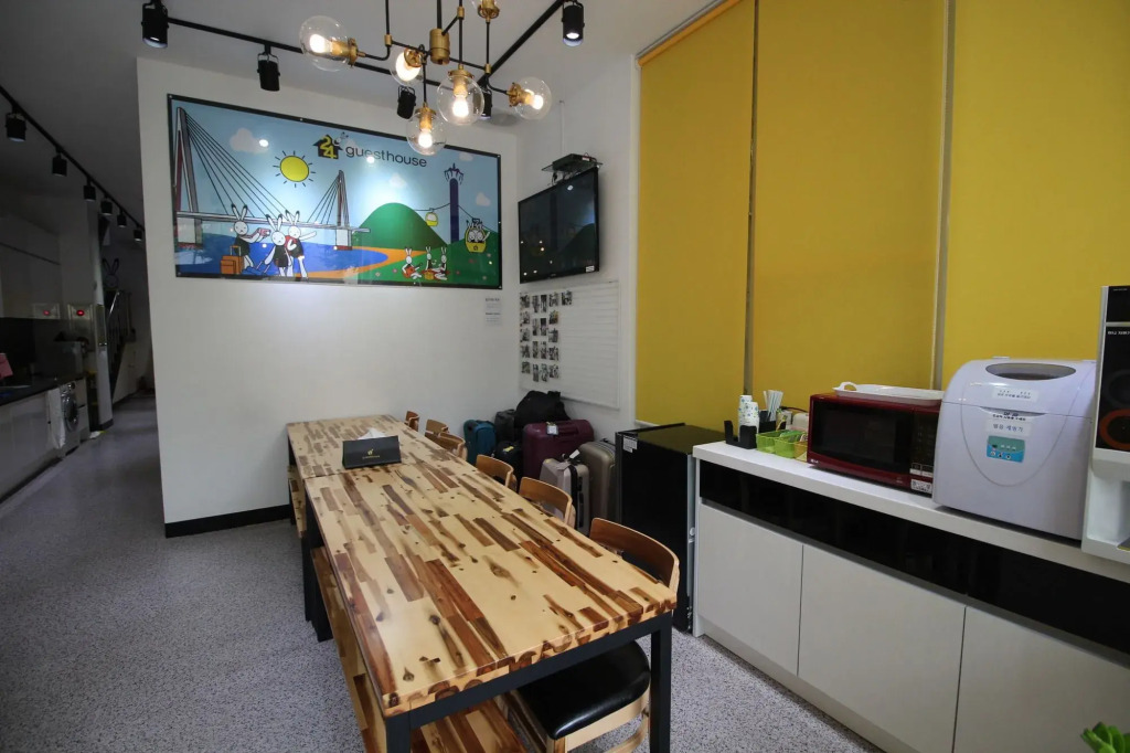 24 Guesthouse Nampo Station