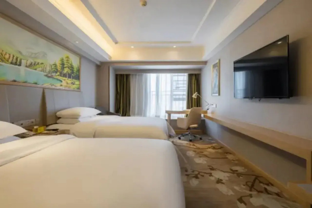 Vienna Hotel (Kunming Municipal Government Chunrong Street Subway Station)