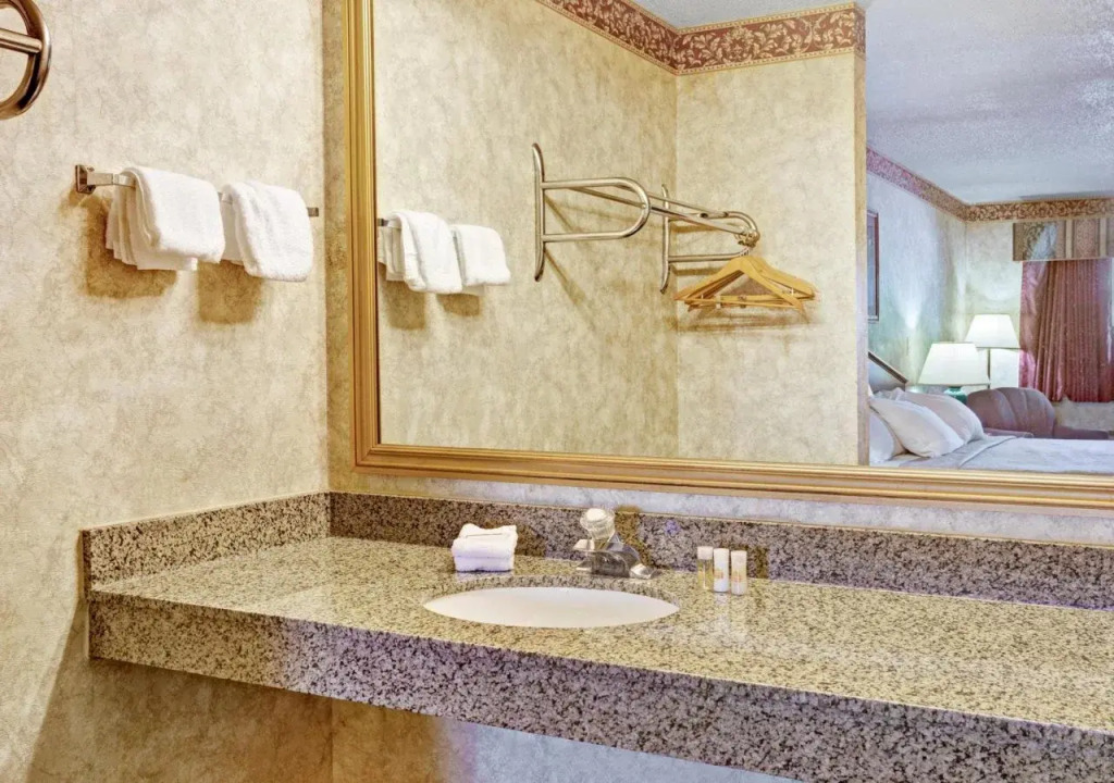 Americas Best Value Inn & Suites Monroe
