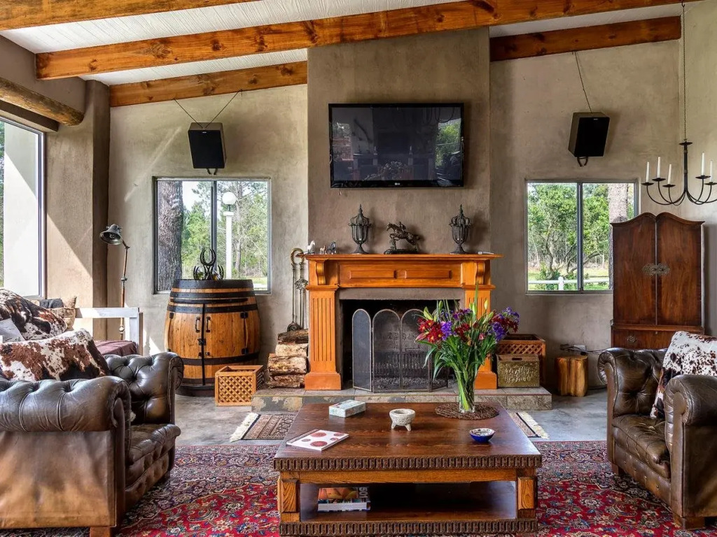 TNiqua Stable Inn