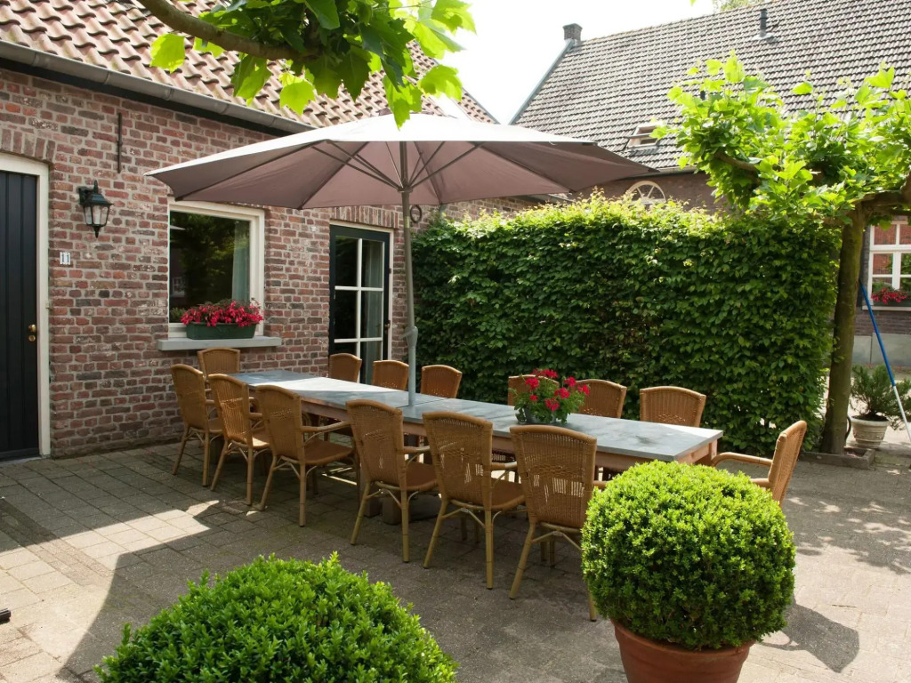 Colorful Holiday Home in Baarlo Near Boating With Hot Tub