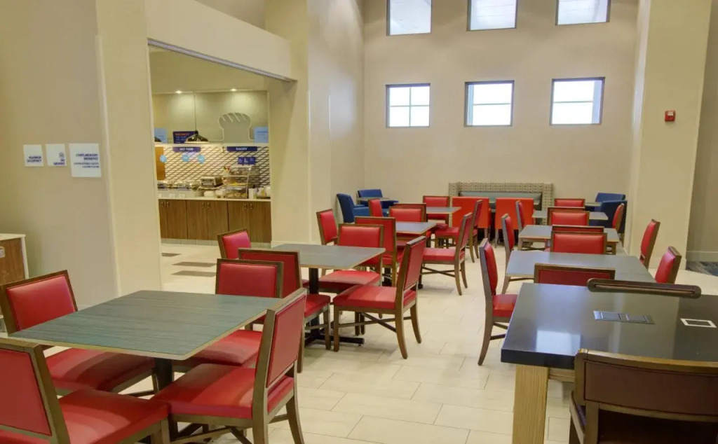 Holiday Inn Express Hotel & Suites Mankato East by IHG