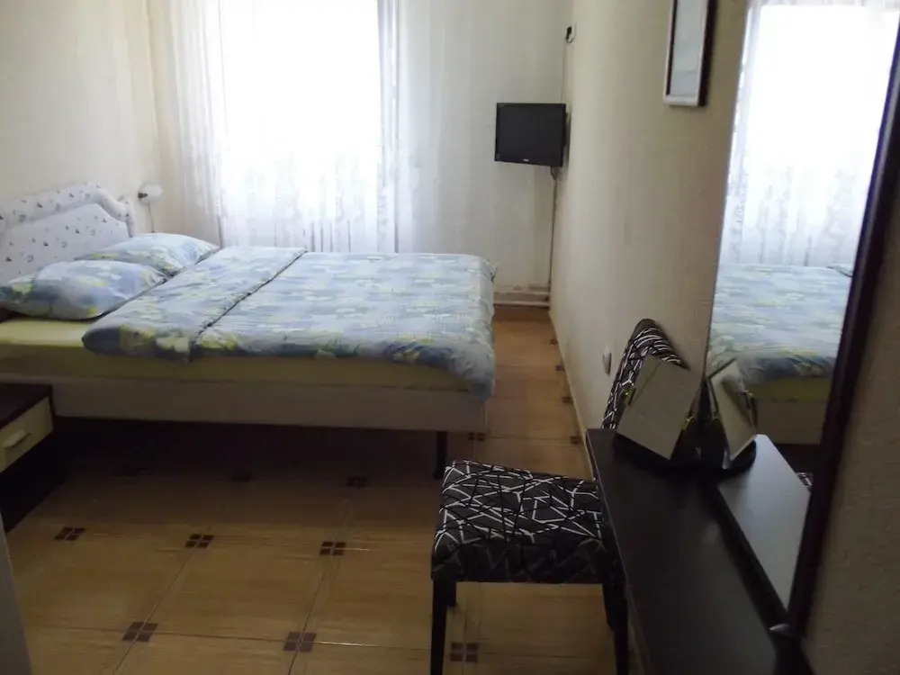 Apartment and Rooms Antun