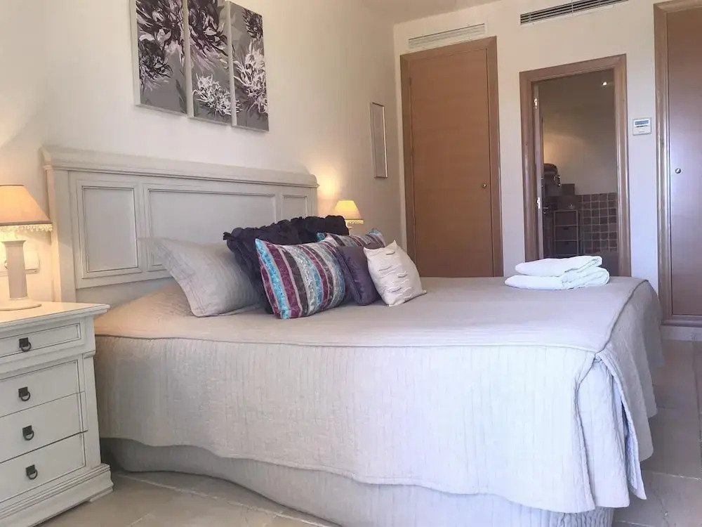 Apartment with Sea Views and Own Garden