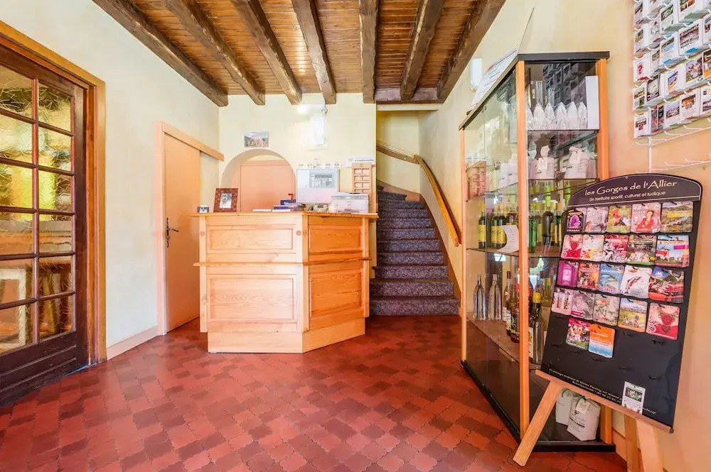 Logis Hotel Restaurant Auberge Les Rives de lArzon