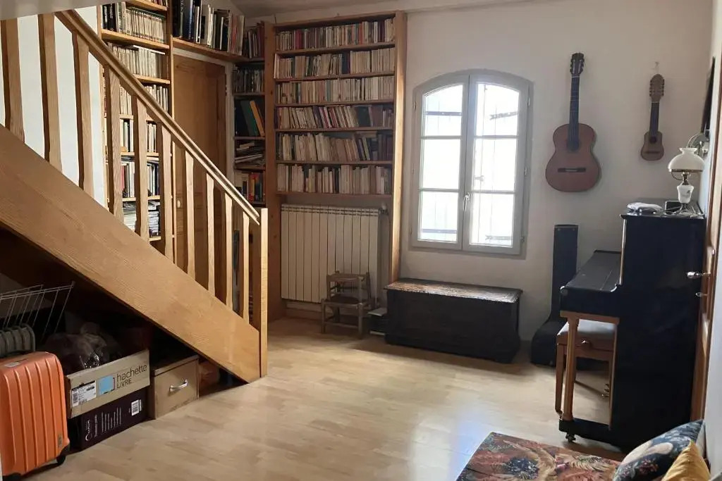 Superb 90m With Wifi Located In Avignon!