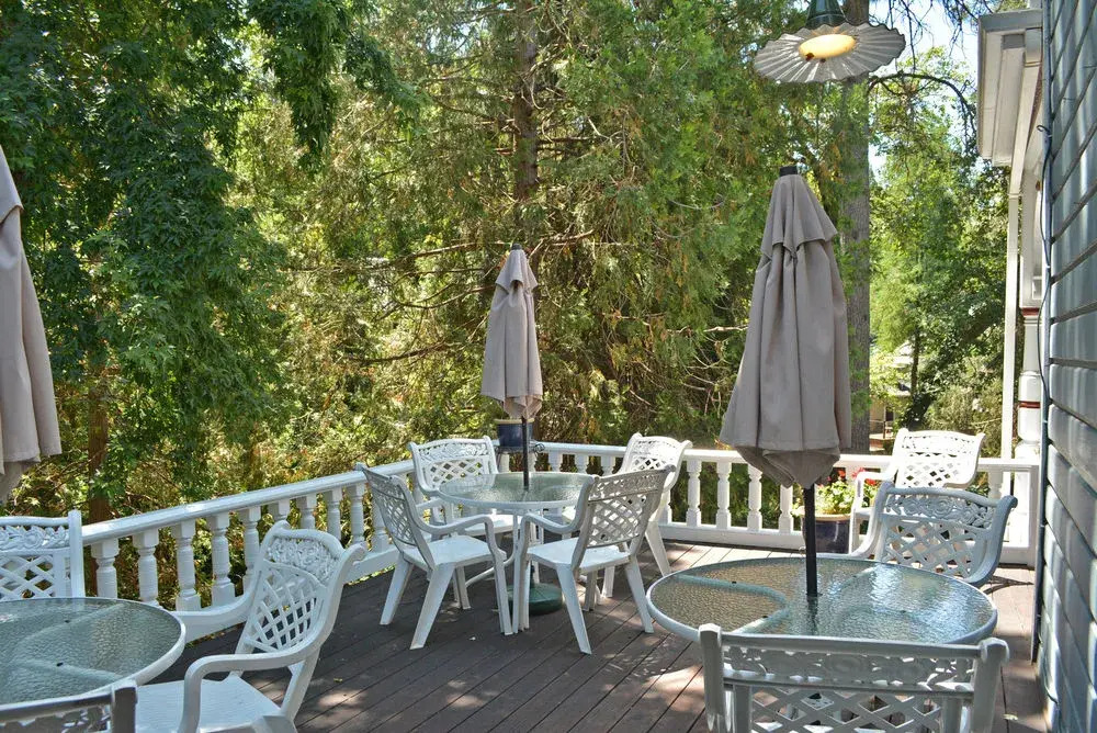 Deer Creek Inn