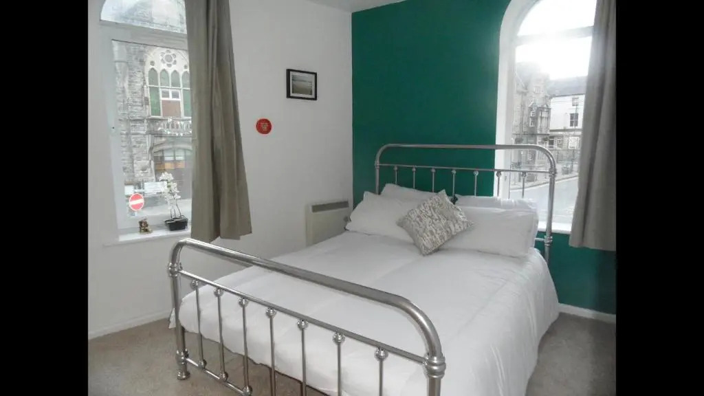 1 Tŷ Mona Church Street Apartment