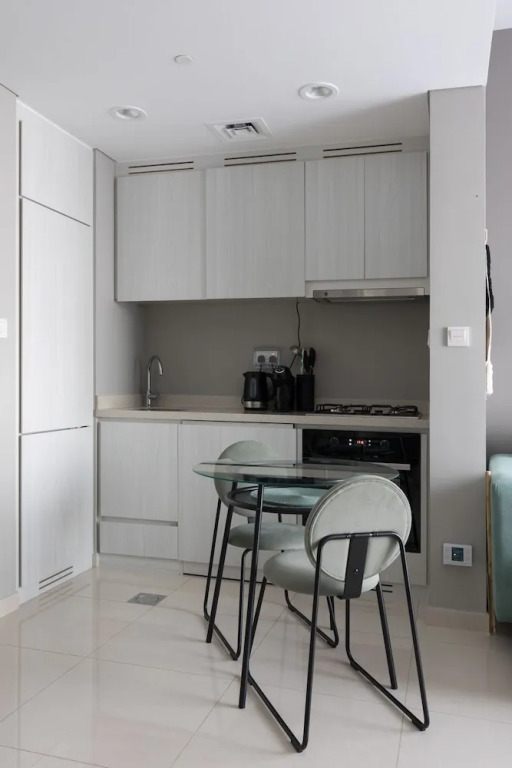 Quiet 1BR with river view