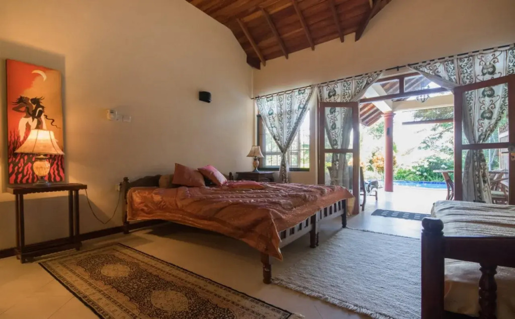Lazy Lizard Hotel