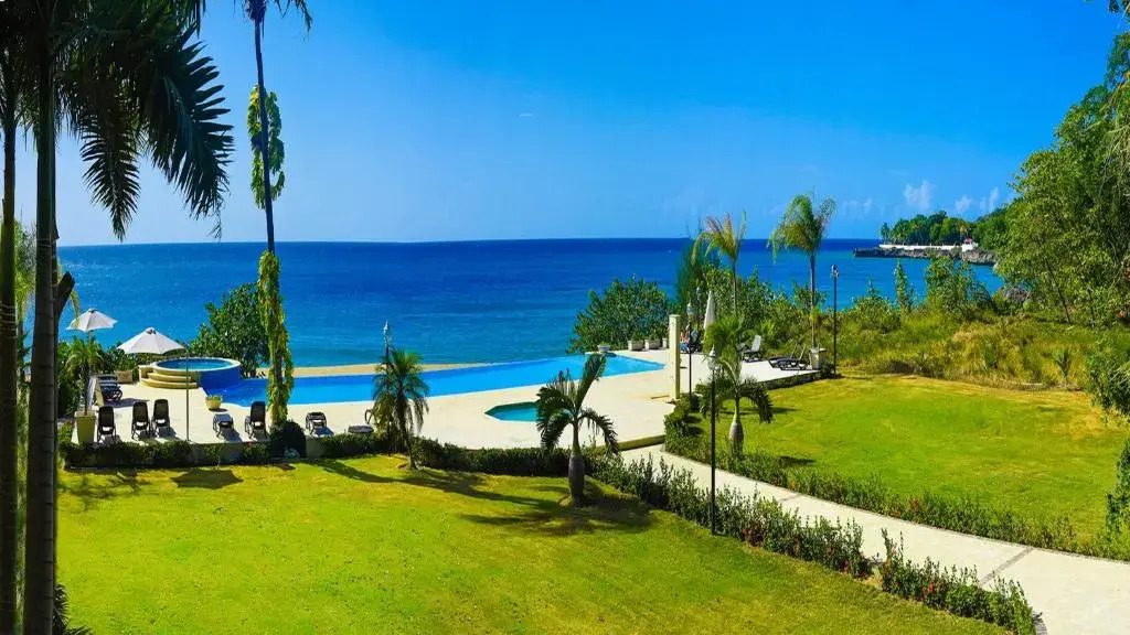 3Br / 3Ba Modern Paradise Loft Condo In Gated Community W/ Daily Housekeeping