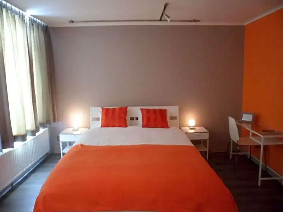 Suite 11