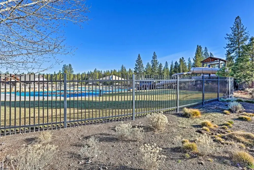 Spacious Sunriver Home w/ Hot Tub & Gas Grill