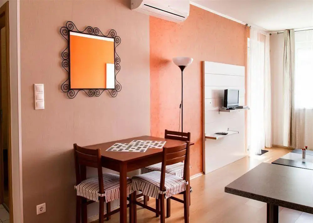Far Home Apartments