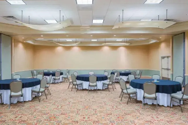 Phoenix Place Hotel & Suites