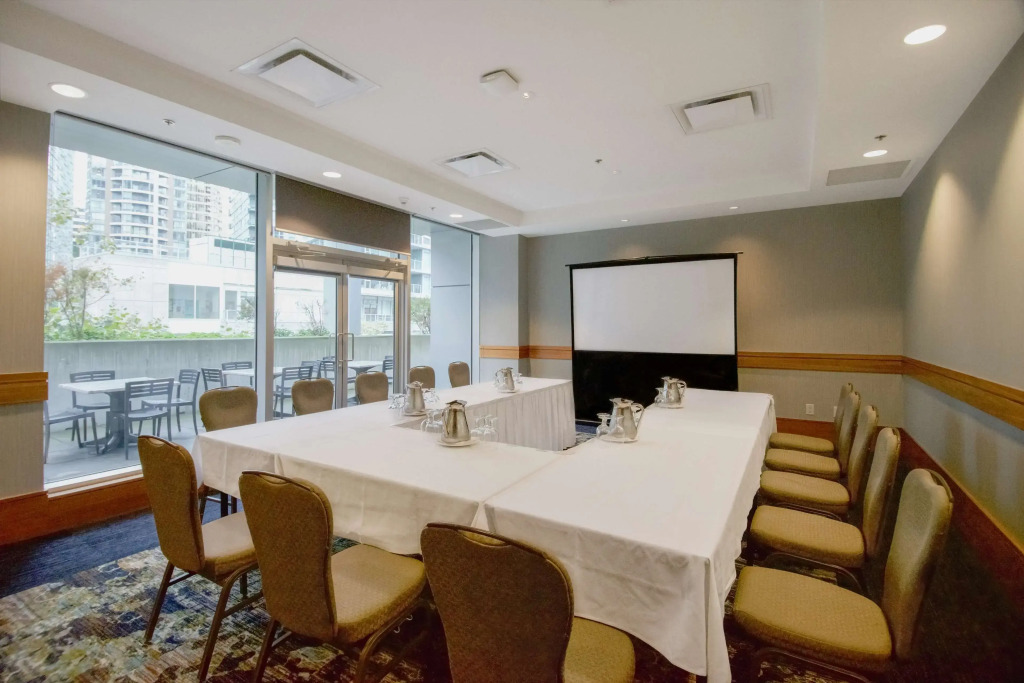Coast Coal Harbour Vancouver Hotel by APA