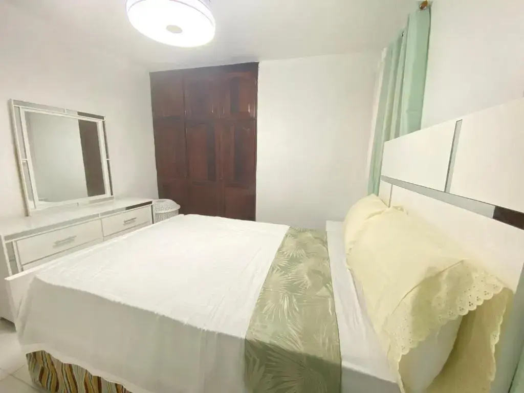 9 Santiago Monumental Area Cozy 3 bedrooms - WIFI- Air Conditioner- Apartment for 7 peoples - close to all kind the business around and transportation 24 hours to visit the city