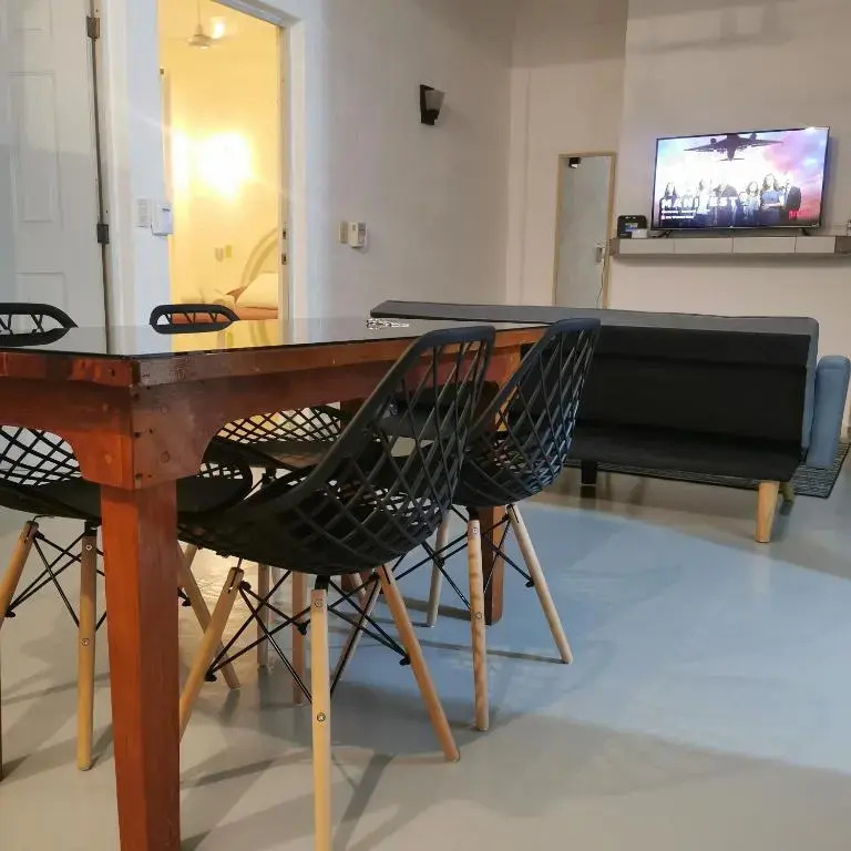 2 bedroom apartment with a/c Wi-Fi best location!