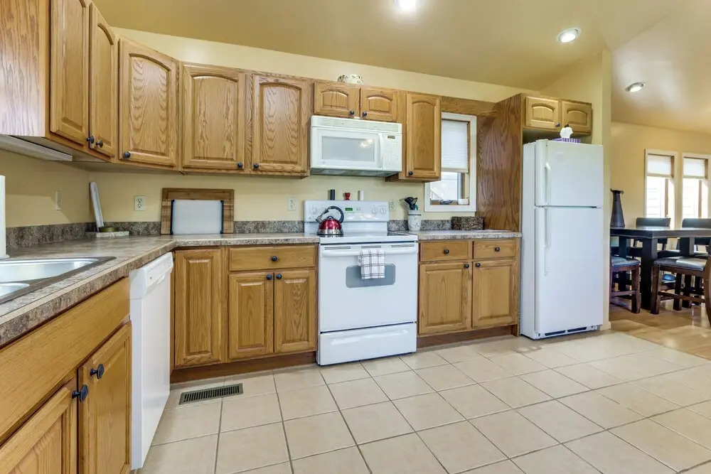 Deep Creek Lake Townhome w/ Deck & Water Views