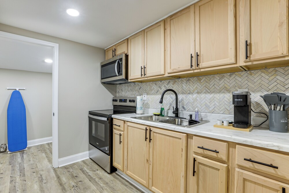 < 3 Mi to Downtown Greenville! Convenient 2BR Home