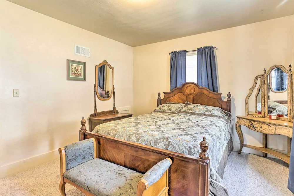 Dog-friendly SD Retreat ~ 4 Mi to Deadwood!