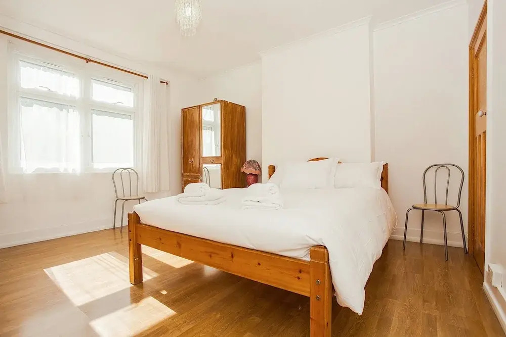Spacious Shepherds Bush Apartment With Garden