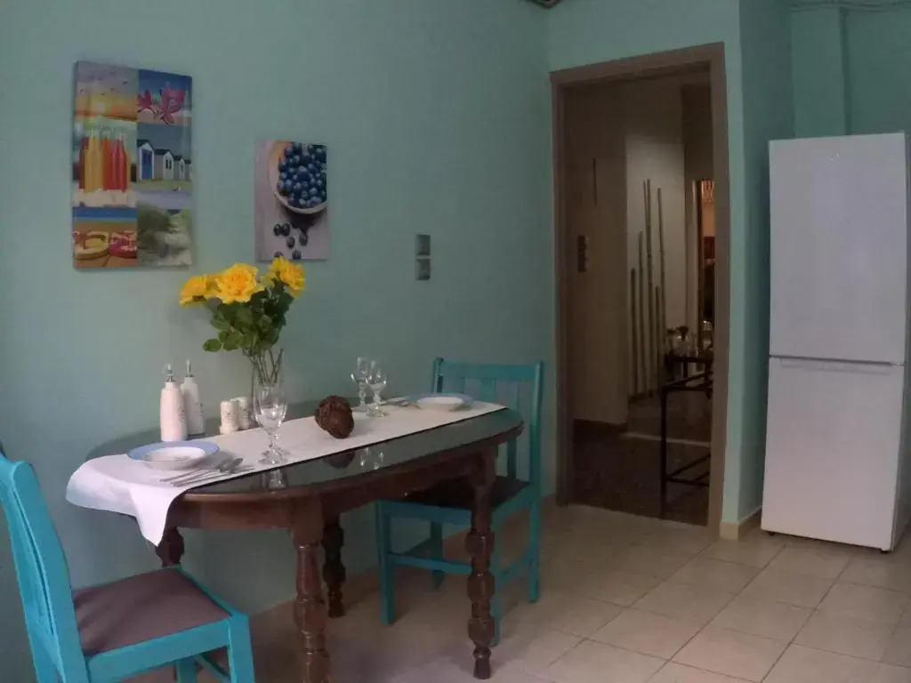 73sq Apt near Athens and Piraeus port with backyard
